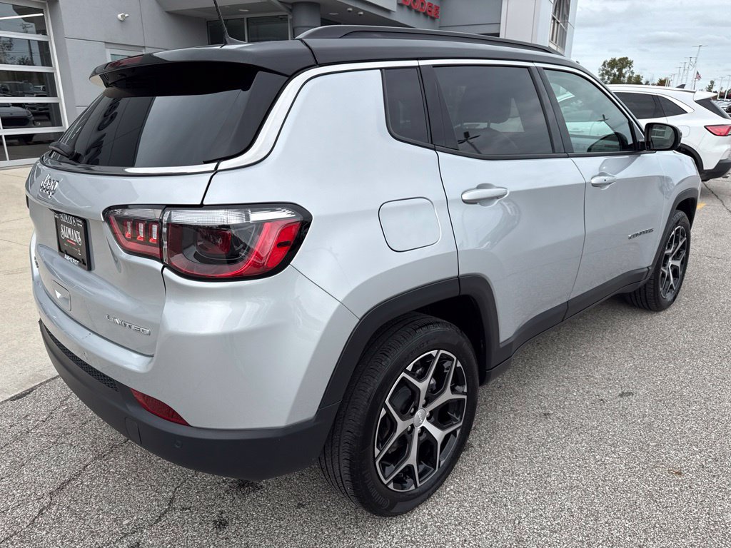 Used 2024 Jeep Compass Limited AWD/4WD image 9