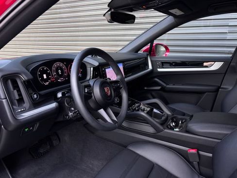 Certified 2025 Porsche Cayenne Coupe AWD/4WD image 4