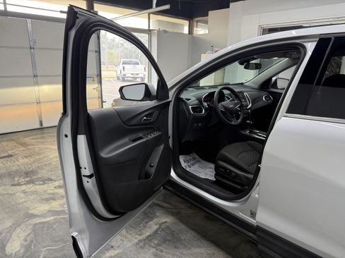Used 2020 Chevrolet Equinox LT w/ Driver Convenience Package AWD/4WD image 8