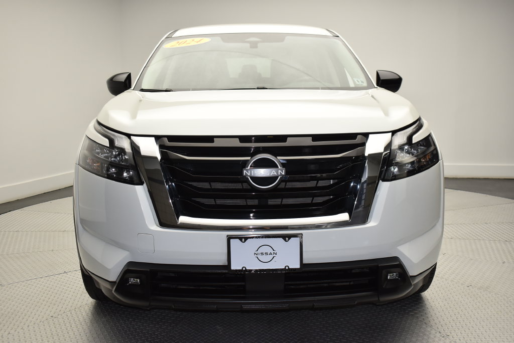Used 2024 Nissan Pathfinder S AWD/4WD image 2