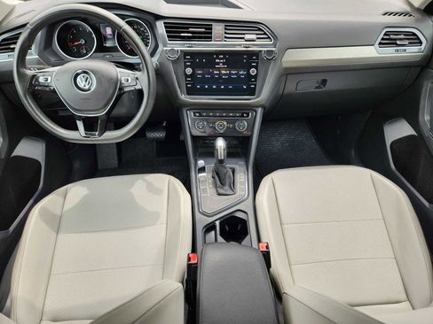 Used 2020 Volkswagen Tiguan SE w/ Panoramic Sunroof Package FWD image 24
