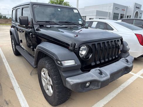 Used 2018 Jeep Wrangler Unlimited Sport S AWD/4WD image 3