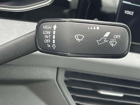 Used 2025 Volkswagen Jetta SE image 30