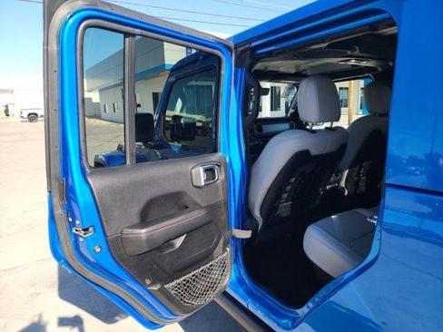 Used 2022 Jeep Gladiator Mojave w/ Cold Weather Group AWD/4WD image 39