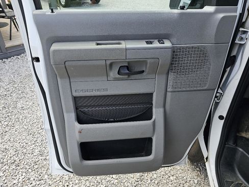 Used 2011 Ford E-150 and Econoline 150 w/ Commercial Cargo Van Pkg RWD image 17