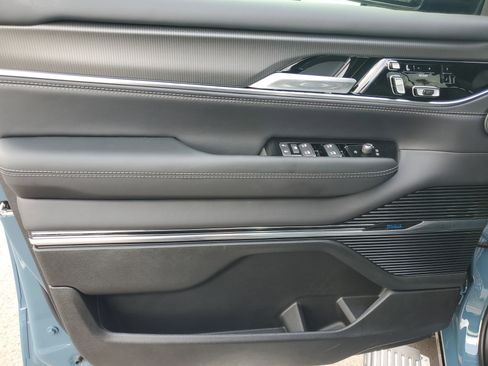 New 2026 Jeep Grand Wagoneer Summit image 13