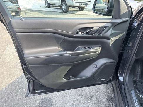 Used 2020 GMC Acadia SLT w/ Driver Alert Package II image 13