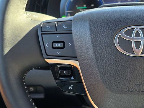 Used 2025 Toyota Crown Signia w/ Advanced Technology Package image 32