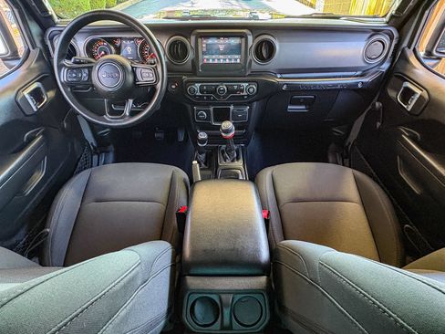 Used 2022 Jeep Wrangler Sport AWD/4WD image 28