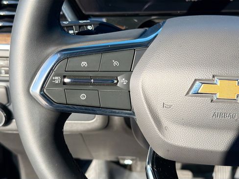 Used 2025 Chevrolet Suburban High Country image 38