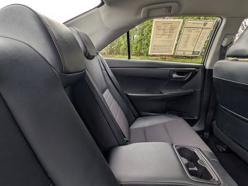 Used 2016 Toyota Camry SE image 27