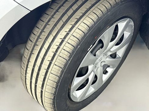 Used 2022 Toyota Corolla LE image 38