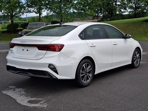 Used 2024 Kia Forte LXS w/ LXS Technology Package FWD image 9