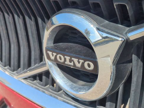 Used 2020 Volvo S60 T6 Momentum image 12