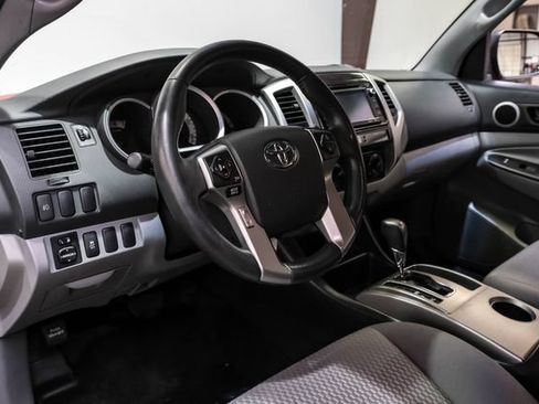 Used 2014 Toyota Tacoma PreRunner w/ SR5 Package RWD image 3