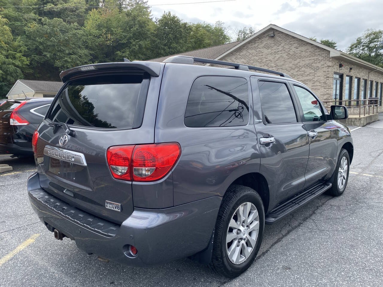 Used 2011 Toyota Sequoia Limited AWD/4WD image 5