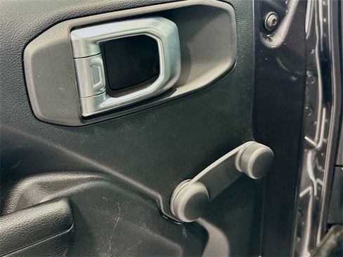 Used 2022 Jeep Wrangler Unlimited Sport image 15