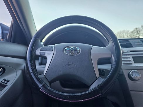 Used 2011 Toyota Camry image 25