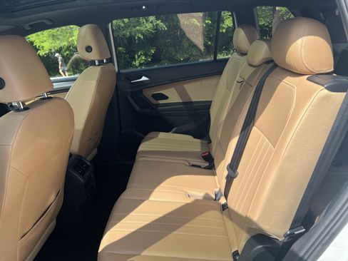 Used 2023 Volkswagen Tiguan SE w/ Panoramic Sunroof Package image 29