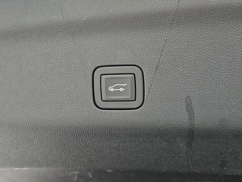 Used 2025 Chevrolet Tahoe Z71 AWD/4WD image 38