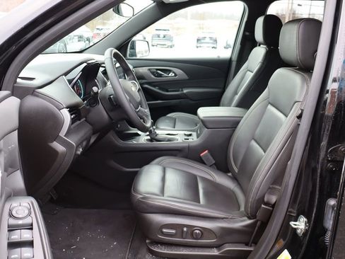 Used 2023 Chevrolet Traverse LT image 11