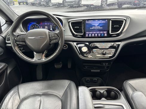 Used 2020 Chrysler Pacifica Touring-L Plus FWD image 29