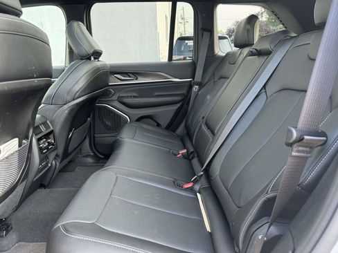 Used 2026 Jeep Grand Cherokee Limited AWD/4WD image 14