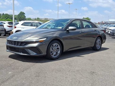 Certified 2024 Hyundai Elantra SEL FWD image 3
