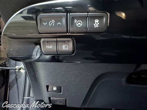 Used 2018 Toyota Prius Four w/ Advanced Technology Package FWD image 38