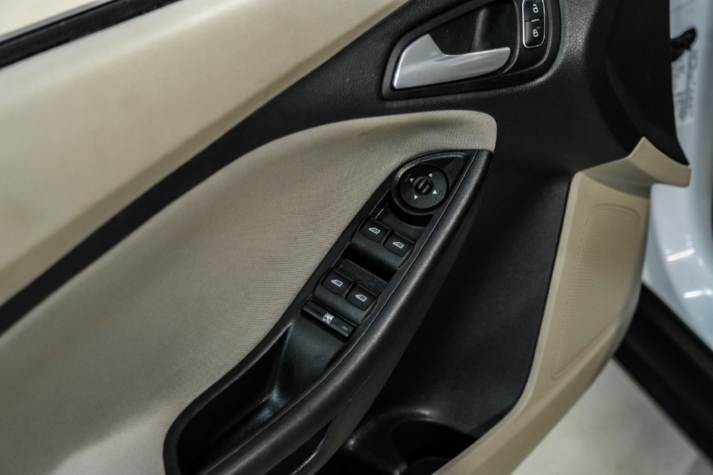 Used 2017 Ford Focus SE FWD image 42