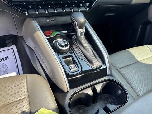 Used 2025 Chevrolet Colorado ZR2 w/ Technology Package AWD/4WD image 28