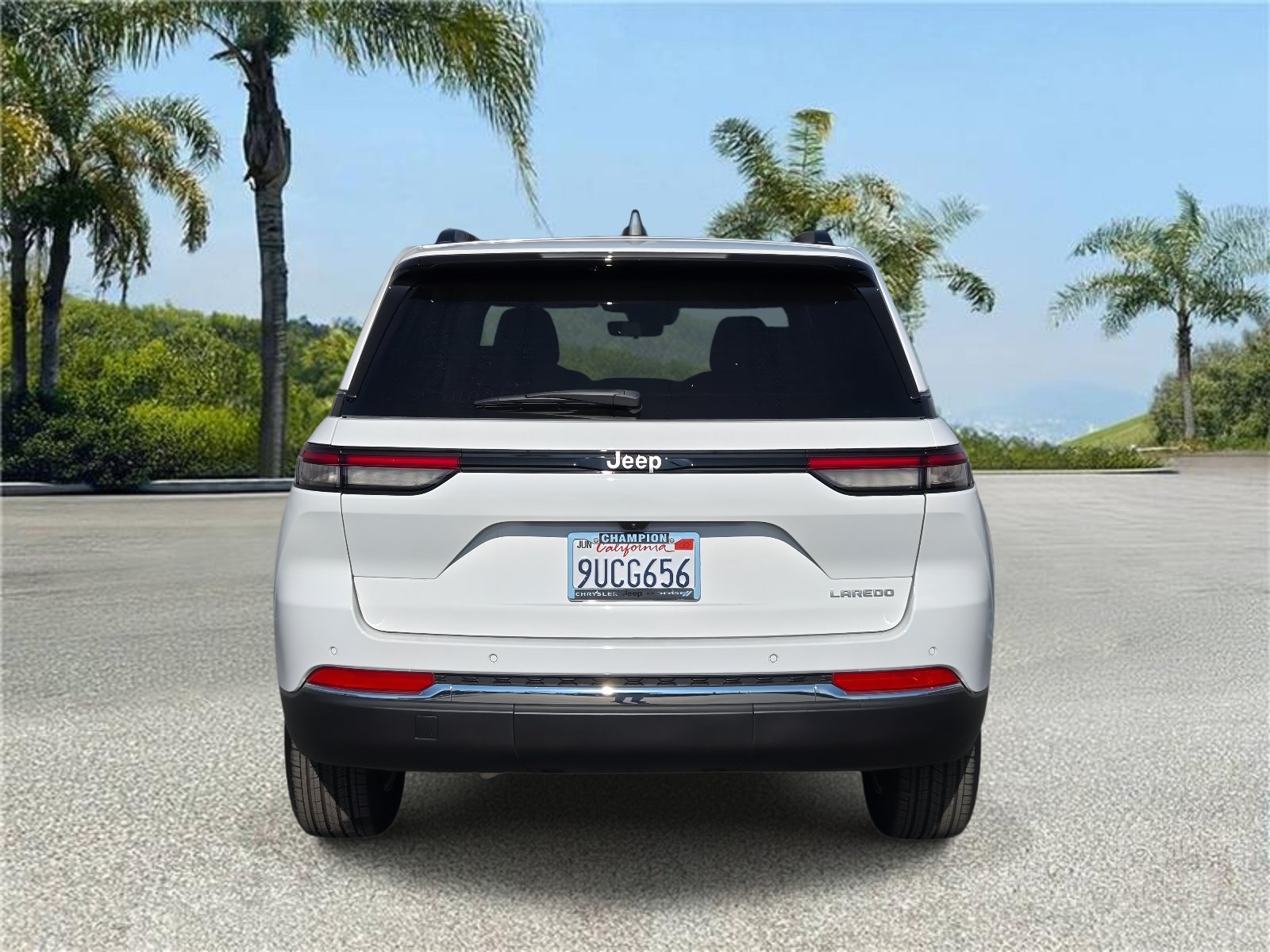 Used 2025 Jeep Grand Cherokee Laredo X RWD image 5