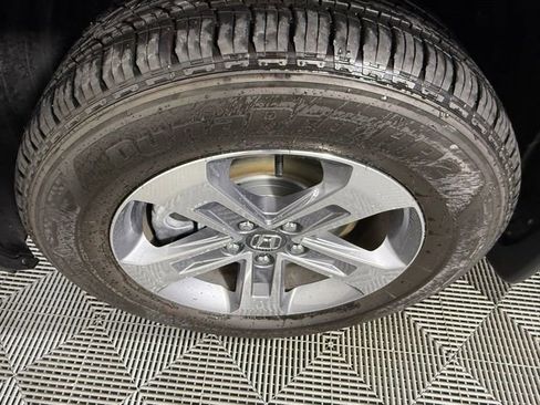 Used 2025 Honda Pilot EX-L image 13