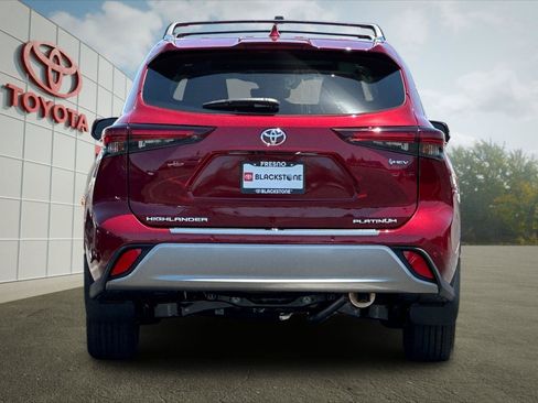 Certified 2026 Toyota Highlander Platinum AWD/4WD image 4