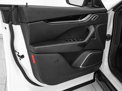 Used 2019 Maserati Levante image 40