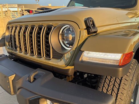 New 2026 Jeep Gladiator Sport image 12