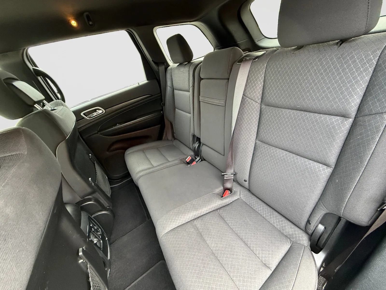 Used 2019 Jeep Grand Cherokee Laredo AWD/4WD image 15