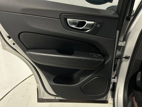 Used 2023 Volvo XC60 B5 Plus image 25