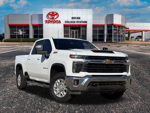 Used 2024 Chevrolet Silverado 2500 LT image 1
