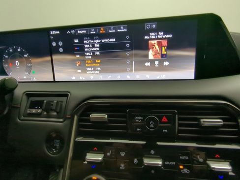 Used 2025 Nissan Armada PRO-4X AWD/4WD image 16