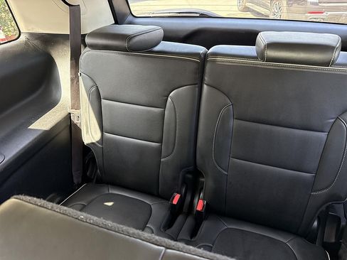 Used 2023 GMC Acadia Denali FWD image 33