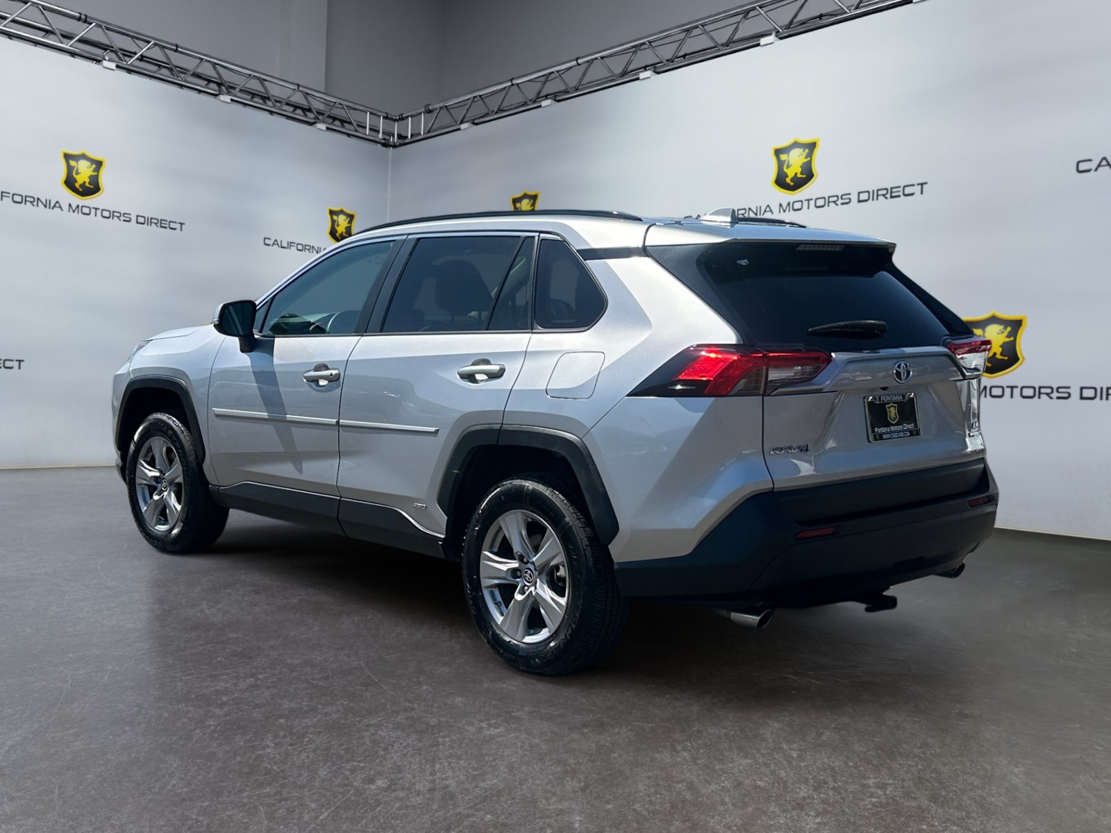 Used 2023 Toyota RAV4 LE AWD/4WD image 3