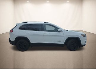 Used 2019 Jeep Cherokee Latitude w/ Popular Appearance Group video 2