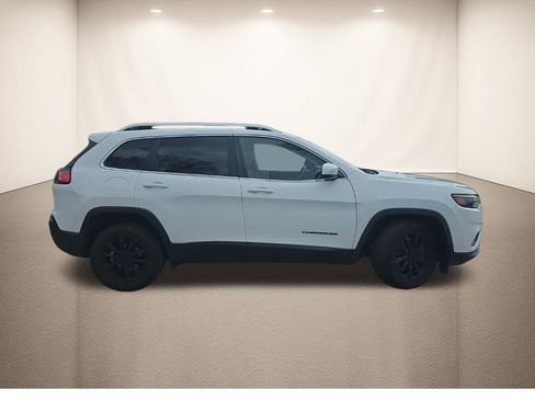 Used 2019 Jeep Cherokee Latitude w/ Popular Appearance Group image 2