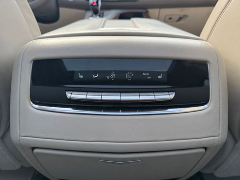 Certified 2024 Cadillac Escalade Sport Platinum w/ LPO, ONYX Package image 33