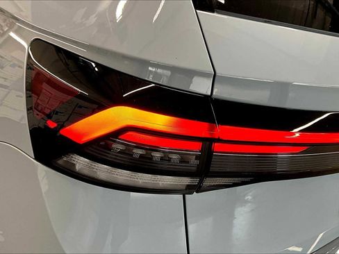 New 2025 Volkswagen Taos SE image 24