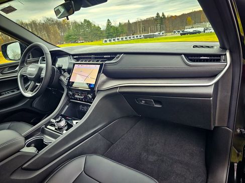 New 2025 Jeep Grand Cherokee Limited image 47