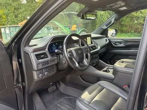 Used 2023 Chevrolet Tahoe Z71 w/ Luxury Package AWD/4WD image 8