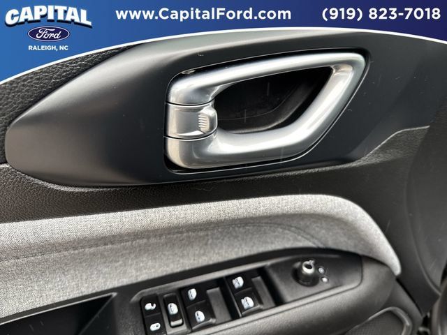 Used 2025 Jeep Compass Latitude AWD/4WD image 21