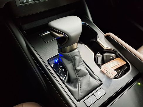 Used 2025 Lexus ES 300h w/ Premium Package FWD image 21